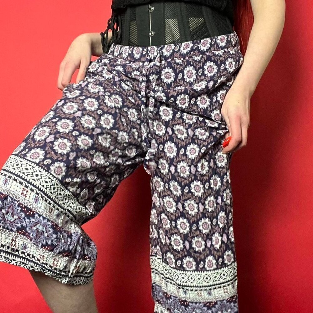 Garage / Loose fit purple hippy capris